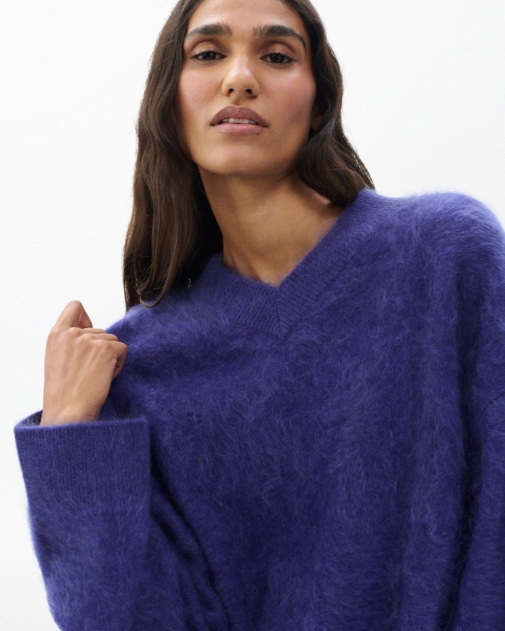 Jada Brushed Cashmere V-Neck Sweater - Dark Blue - Image 4