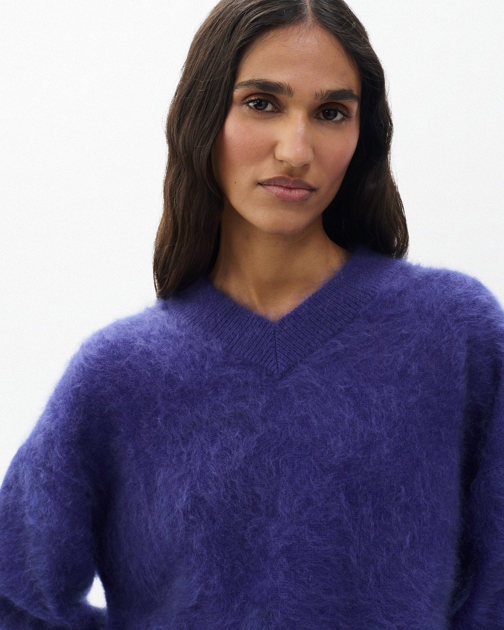 Jada Brushed Cashmere V-Neck Sweater - Dark Blue - Image 5