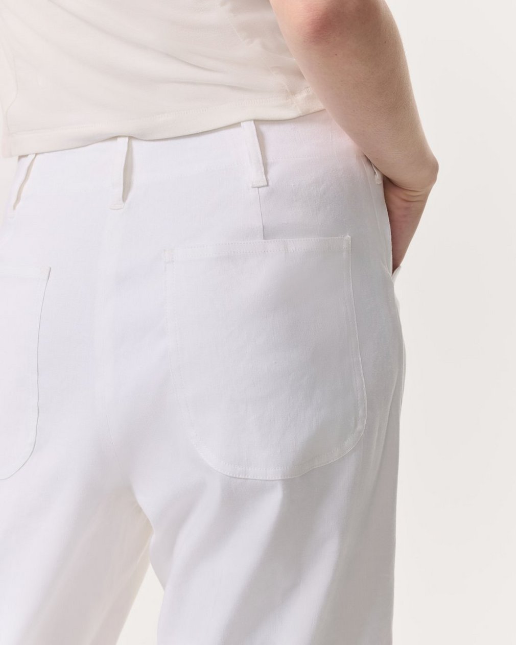 Banks Ankle-Length Linen-Blend Pants - White - Image 4
