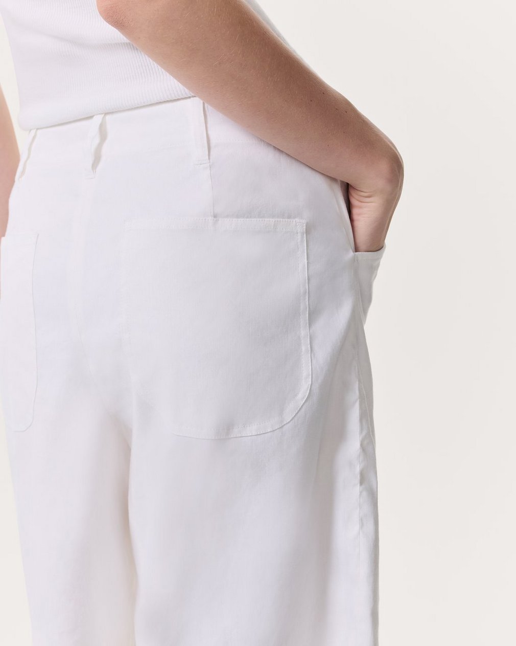 Banks Linen-Blend Shorts - White - Image 4